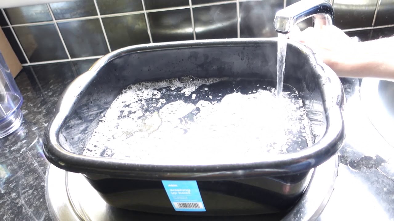 How to scour or wash a knitted item made with oiled wool from a machine knitting cone