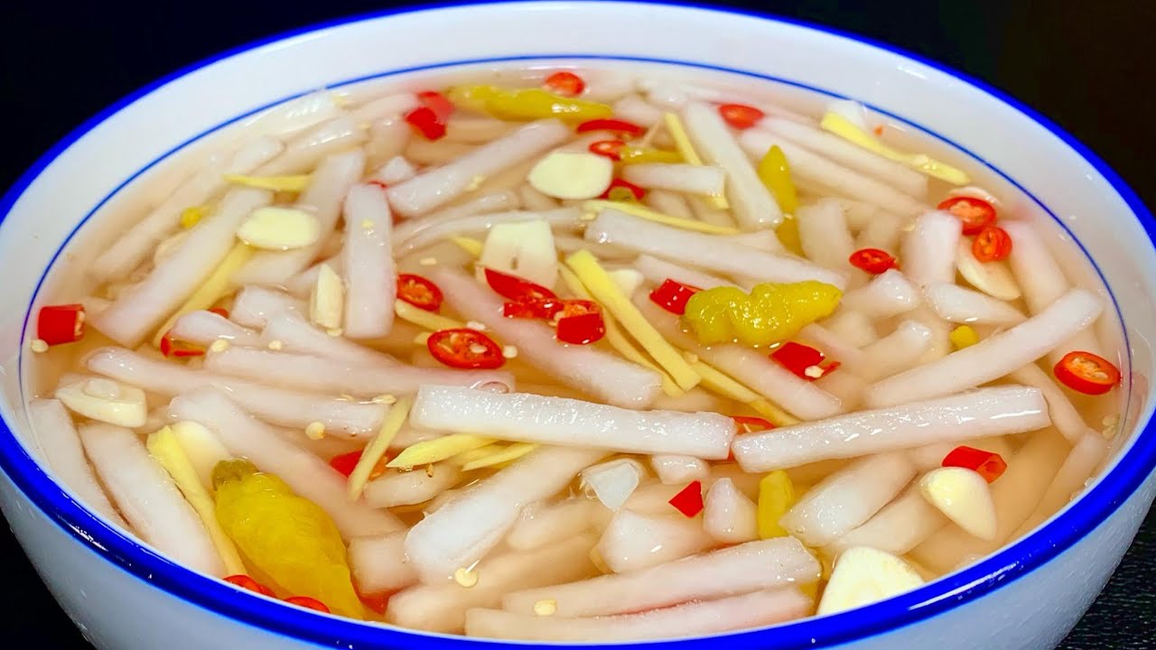 Постоянная закуска из маринованной редьки здесь, добавьте немного яблочного уксуса,