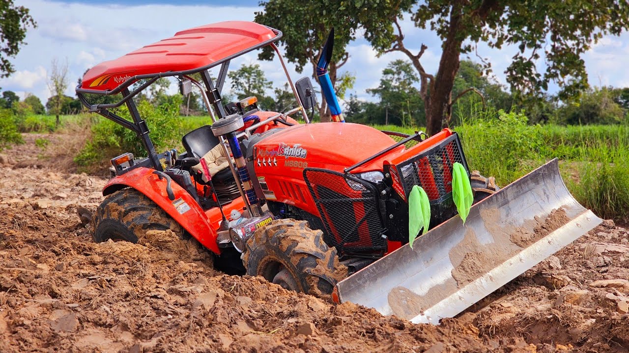 Kubota M8808 ไถหางบุกเบิกมาดีจมลงแบบไม่ได้ตั้งตัวเลย