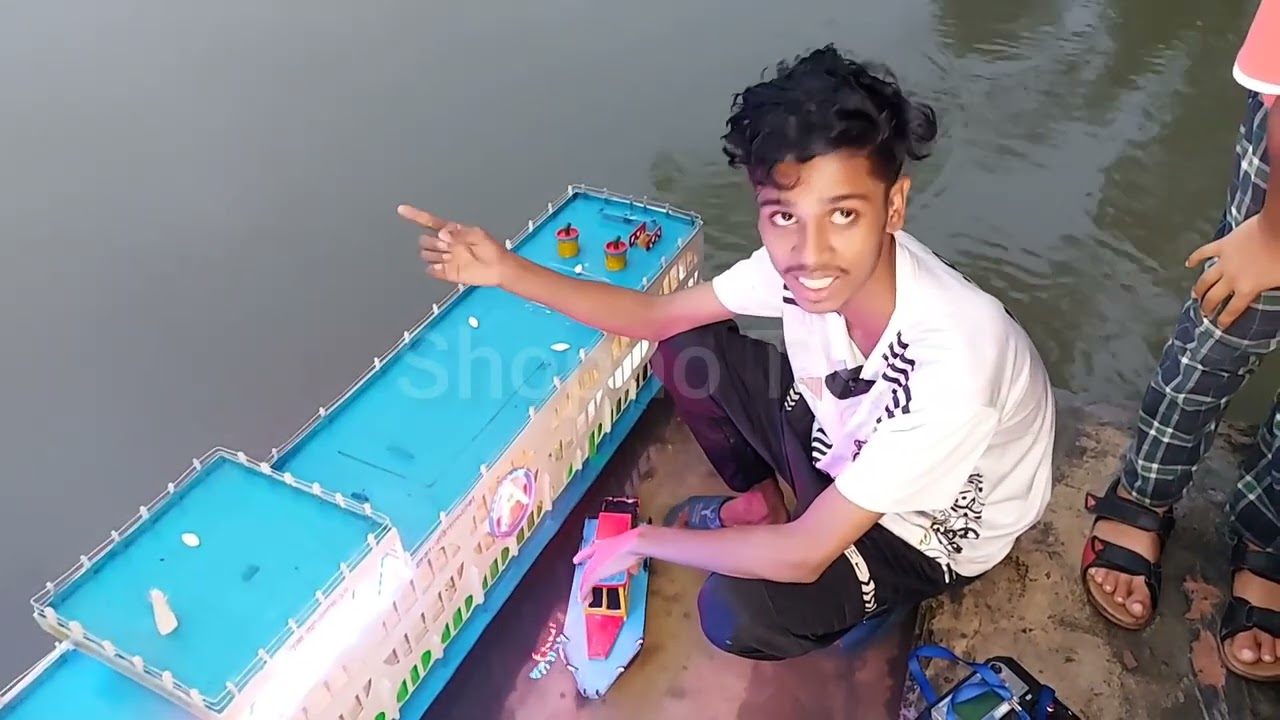 এত বড় একটি লঞ্চ মাত্র ২০ হাজার টাকায় তৈরি করে ফেলল বরিশালের কিশোর