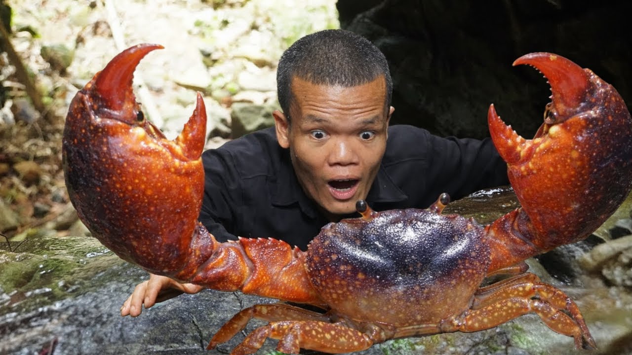 Dwarf Family Hunts Mountain Crabs and Cooks Them Fresh from Nature  Rural Life