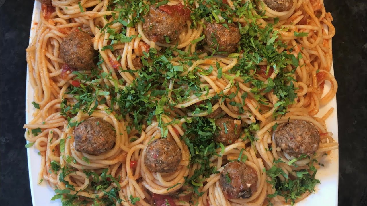 Meatball pasta recipe in 5 minutes  معكرونة بكرات اللحم والصوص الاحمر بطريقة سريعة ولذيذة