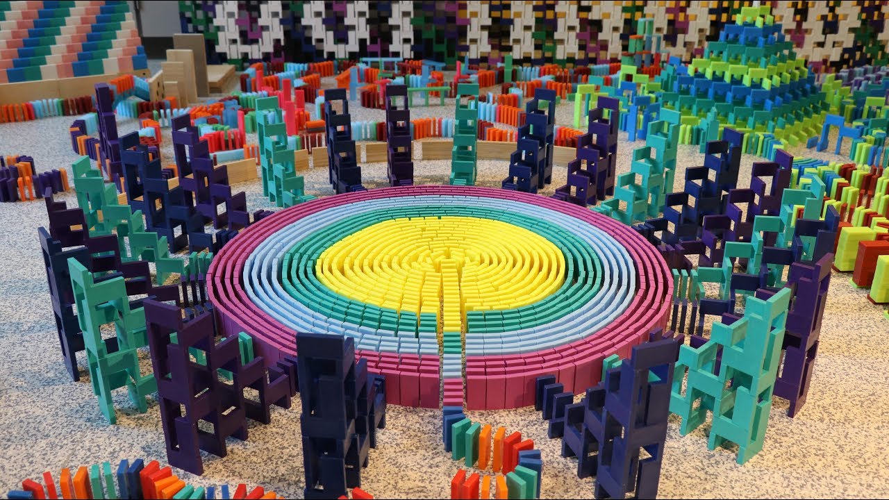 25,000 DOMINOES - Domino World 2018