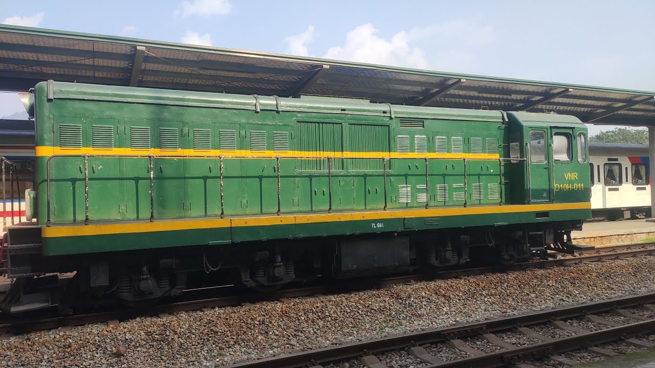 D10H - 011 kéo 3 chuyến hàng trên tuyến Lào Cai - Côn Minh (2/3/2019)