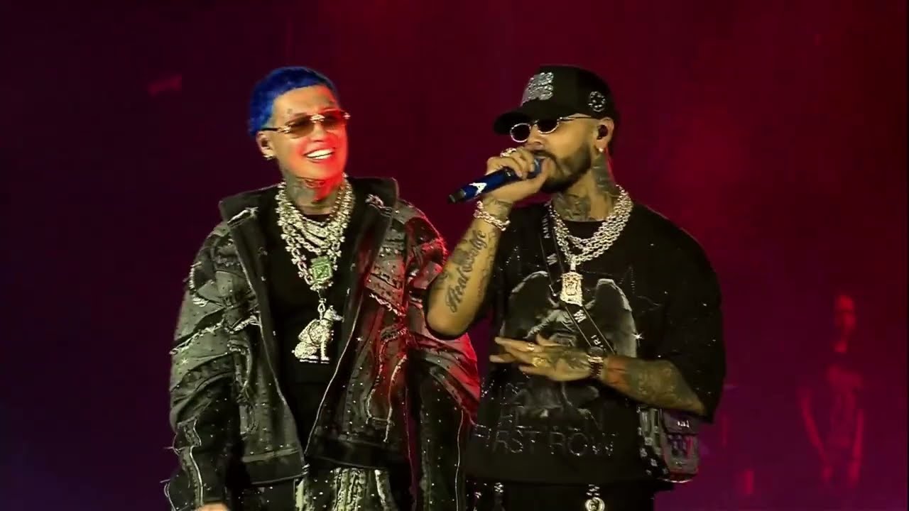 Anuel en el concierto de Blessd en Medellin