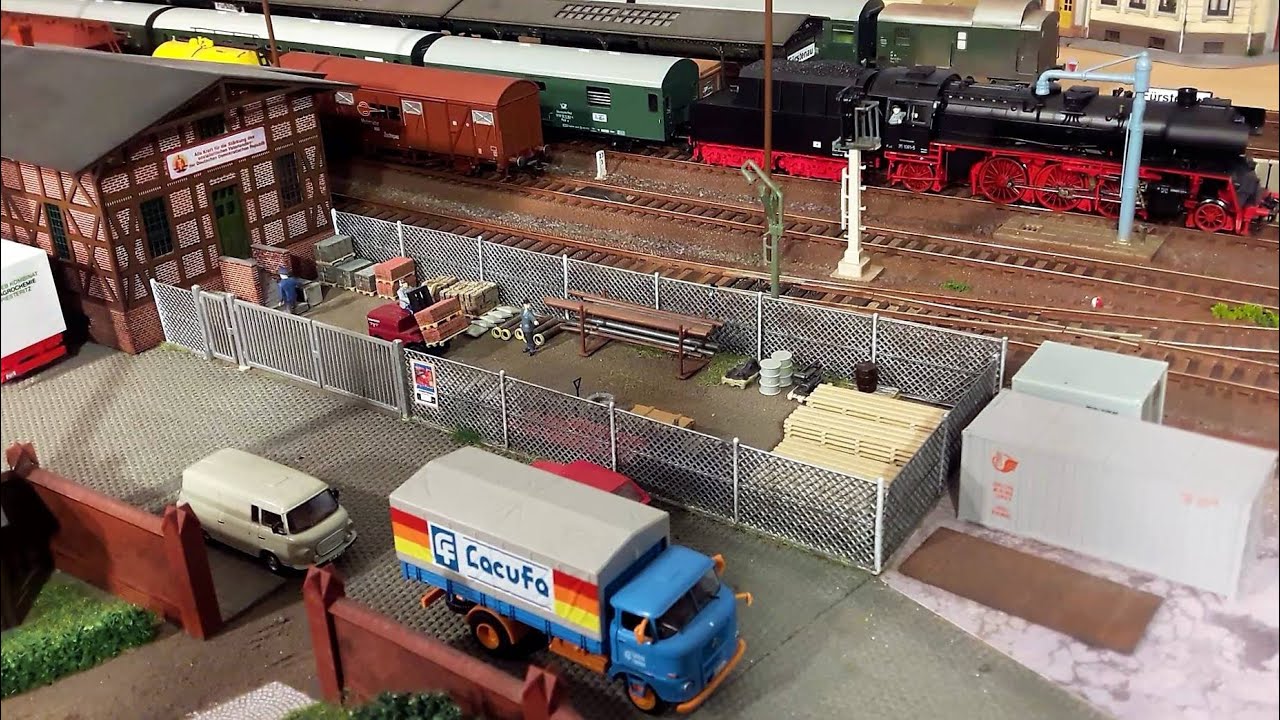 Michas Modellbahn Teil 15 - Güterverkehr am Bahnhof, Spedition liefert an, Rangierbetrieb, BR 132
