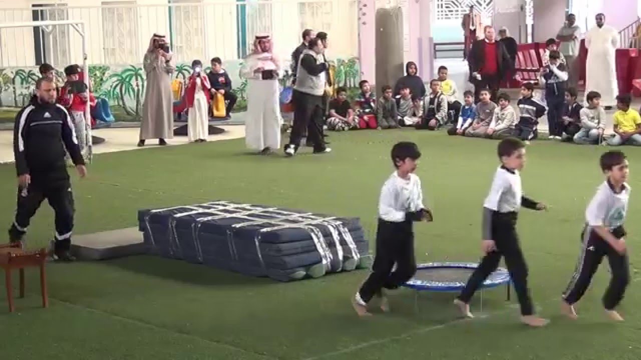 عرض الجمباز  للكابتن هشام محمد بمدارس الخندق الاهلية بالمدينة المنورة