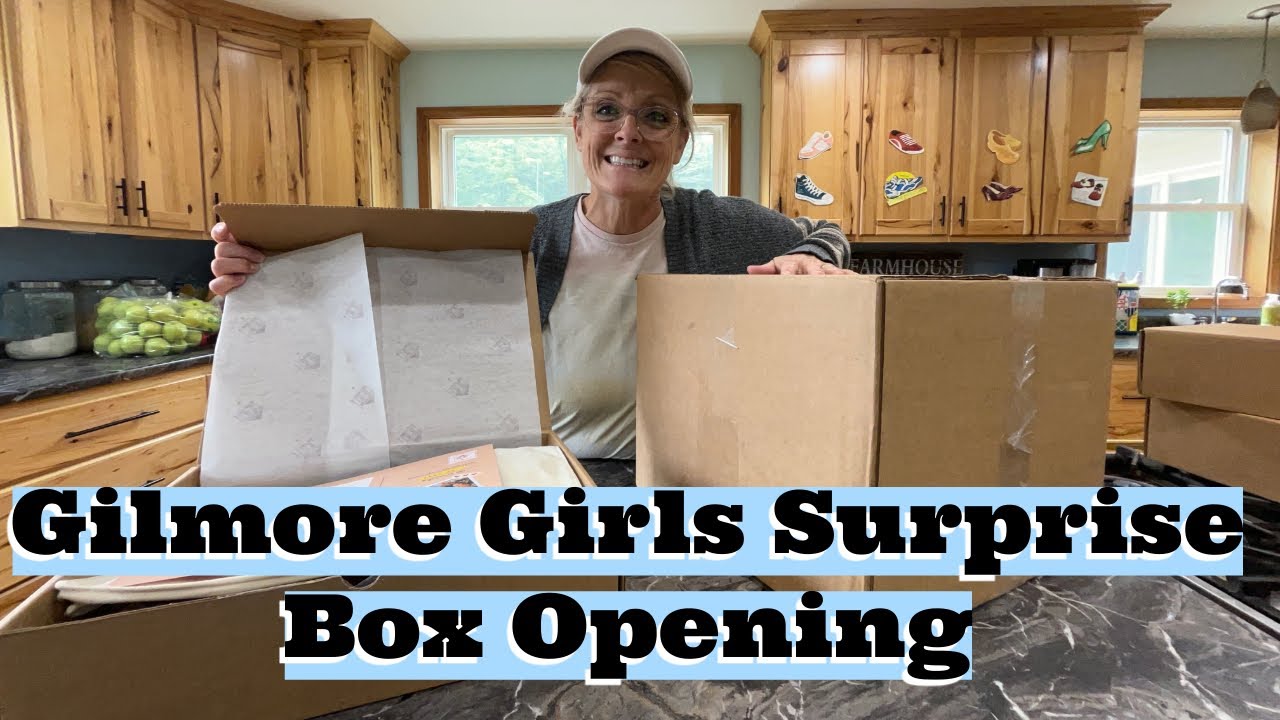 Stars Hollow in a Box | Gilmore Girls Fall Unboxing