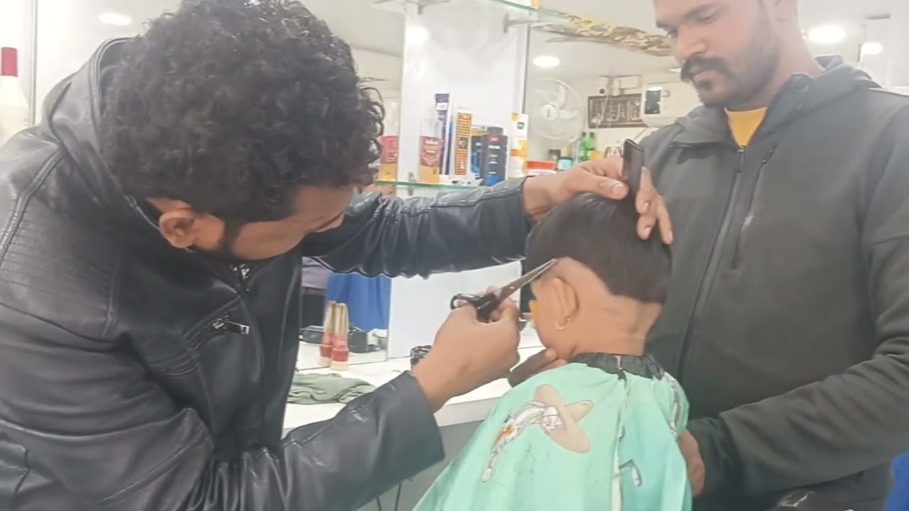 A Cute little Baby Girl Ka Haircut Bht Ache Se Hua✂️💇|Shrafat Shaikh @WelcomeSaloon2 