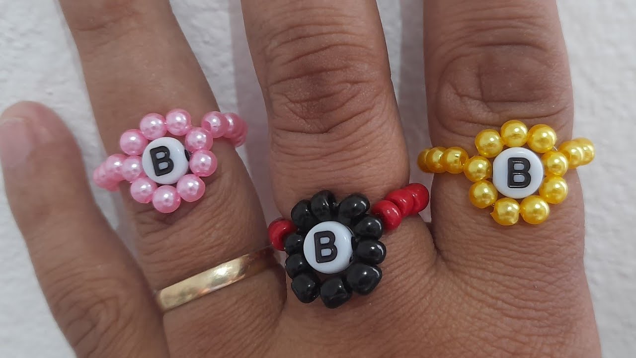 Anel de pérolas com inicial do seu nome  idéia para iniciantes #anel #anelmiçangas