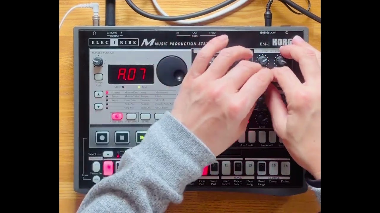 KORG EM-1 05