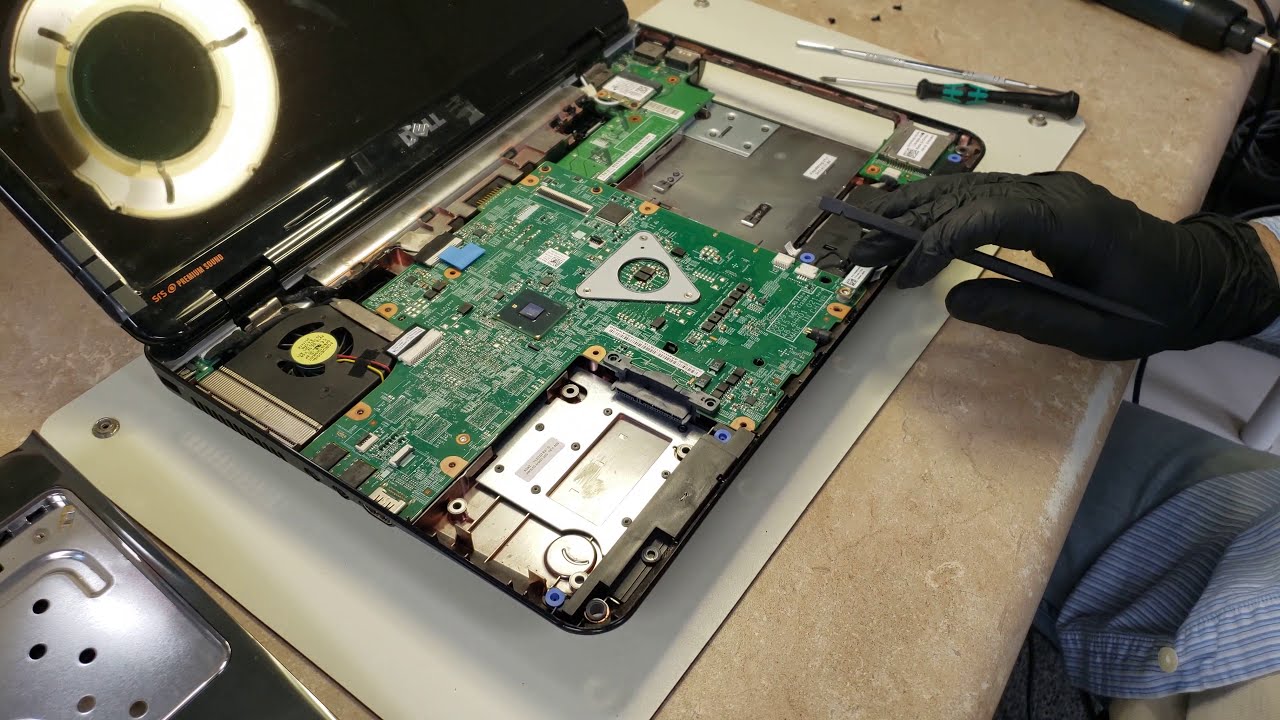 How to disassemble and remove hard drive on Dell Inspiron N5110. 4K UHD