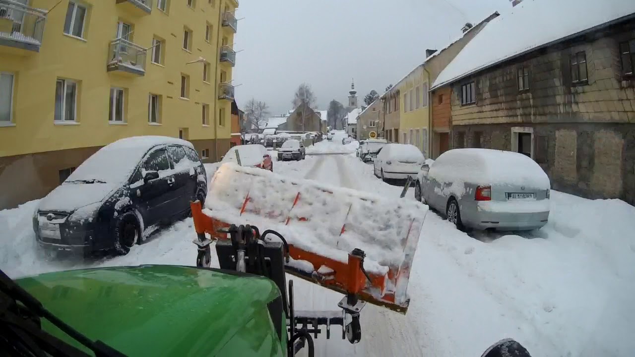 deutz fahr agrokid 230 úklid sněhu