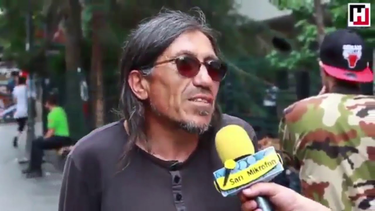 Akıcı Bir Şekilde Sa&ccedil;malayan Adam