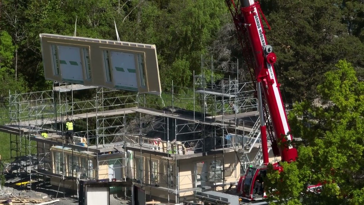 Ett hus kommer lastat 3 0