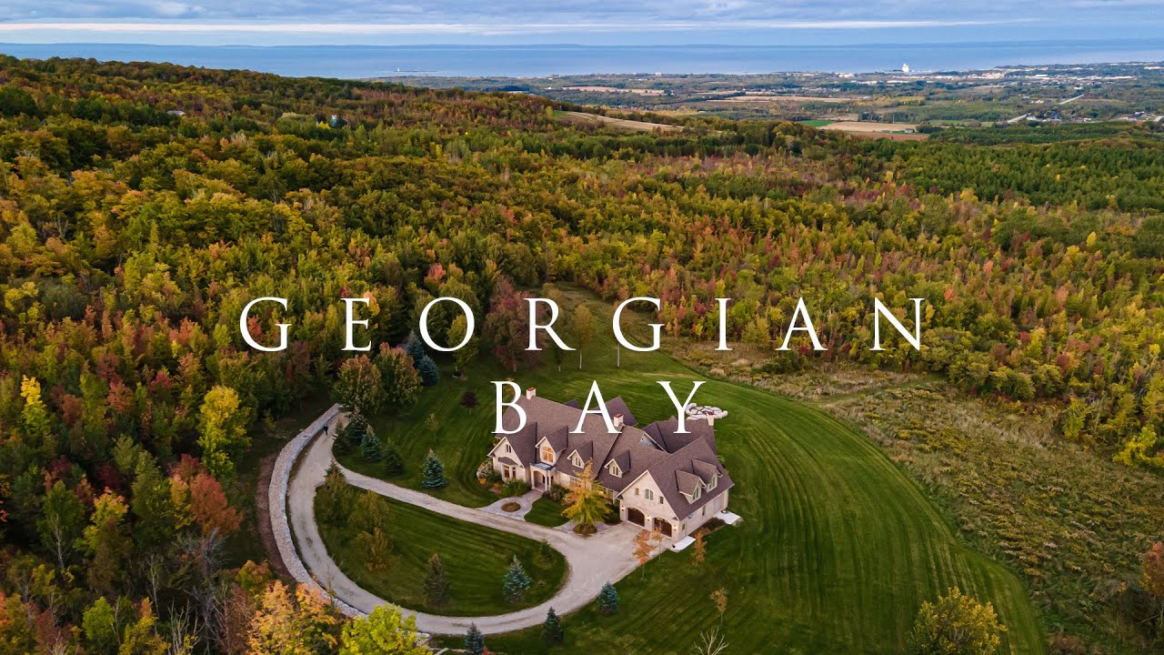 Blue Mountain, Ontario, Canada - Beautiful Luxury Home Overlooking Georgian Bay