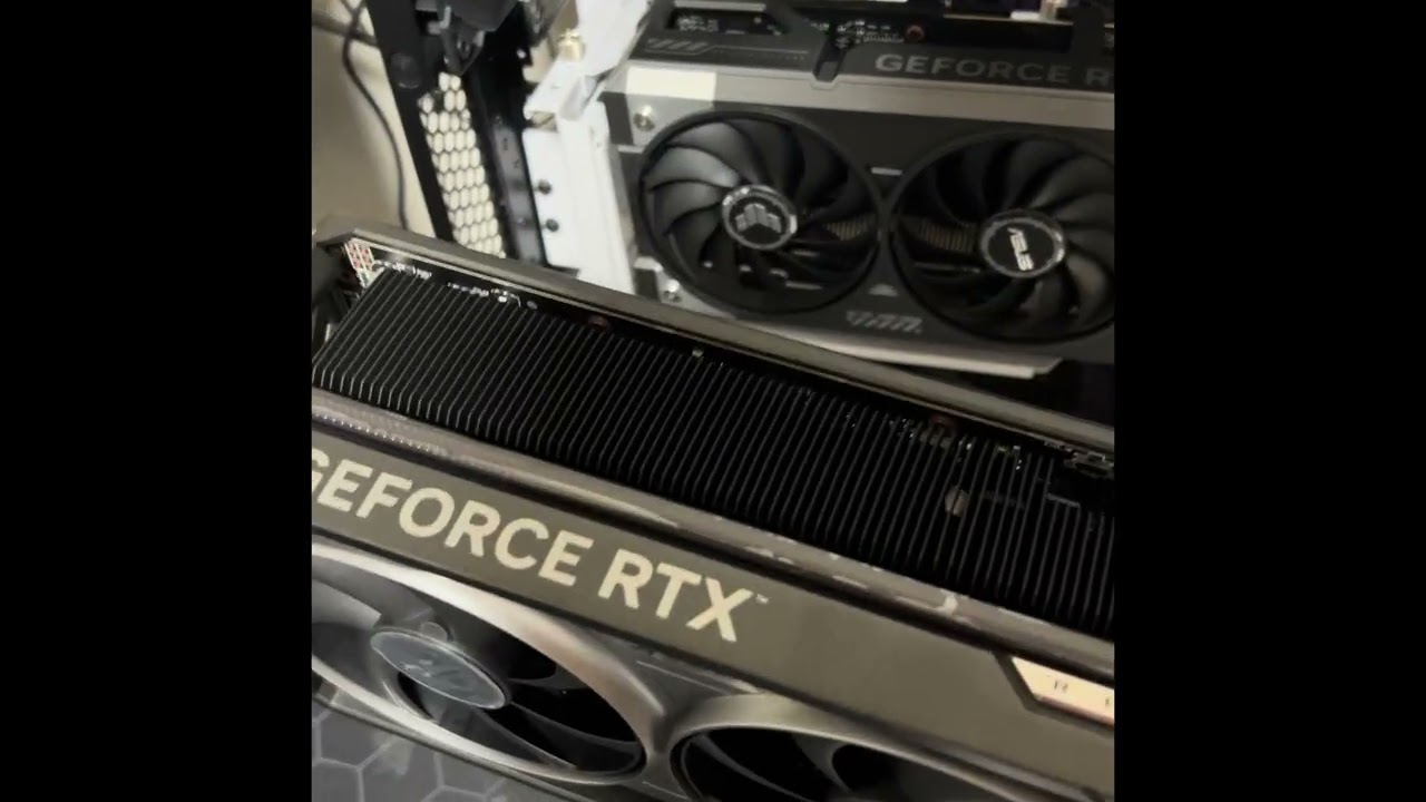 Сравнение размеров Asus GeForce RTX 5080 OC Astral и Asus GeForce RTX 5060 Tuf