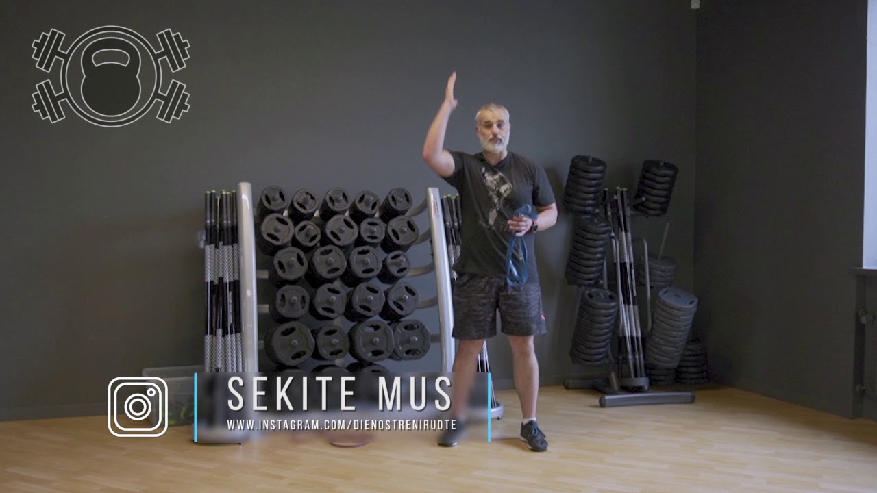 Pirmoji viso kūno treniruotė su elastinio pasipriešinimo gumomis