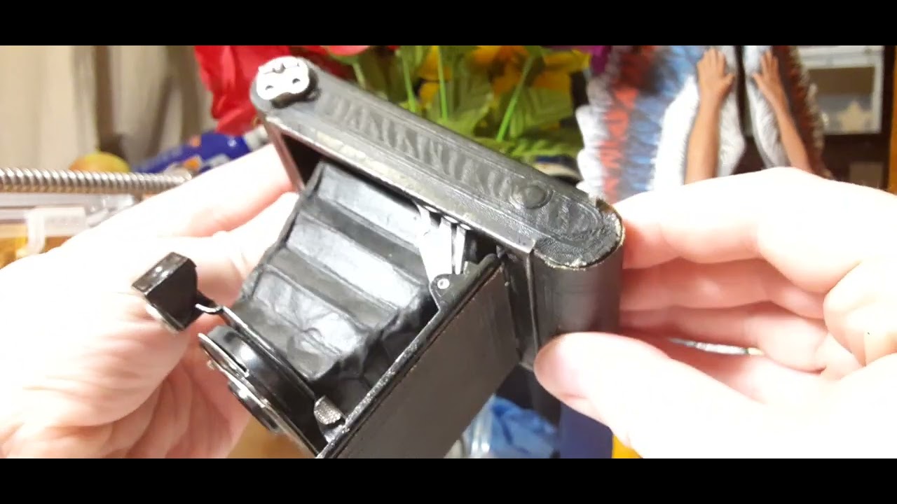 Kodak vest pocket camera Model B. How to access the film compartment