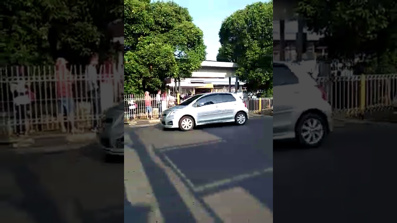 Antrian untuk pengguna KRL new normal