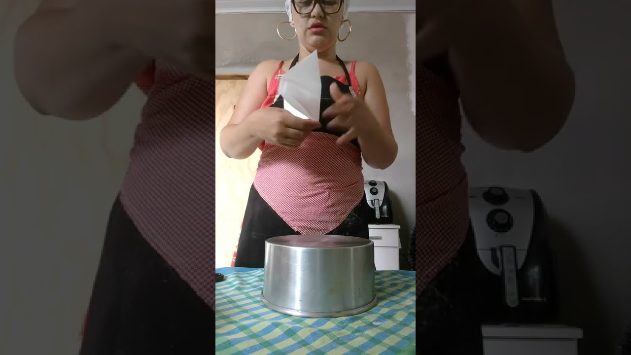 DICA DE COMO CORTAR PAPEL MANTEIGA PARA FORMA REDONDA #dicasincriveis #dicas #receitasfaceis #pão