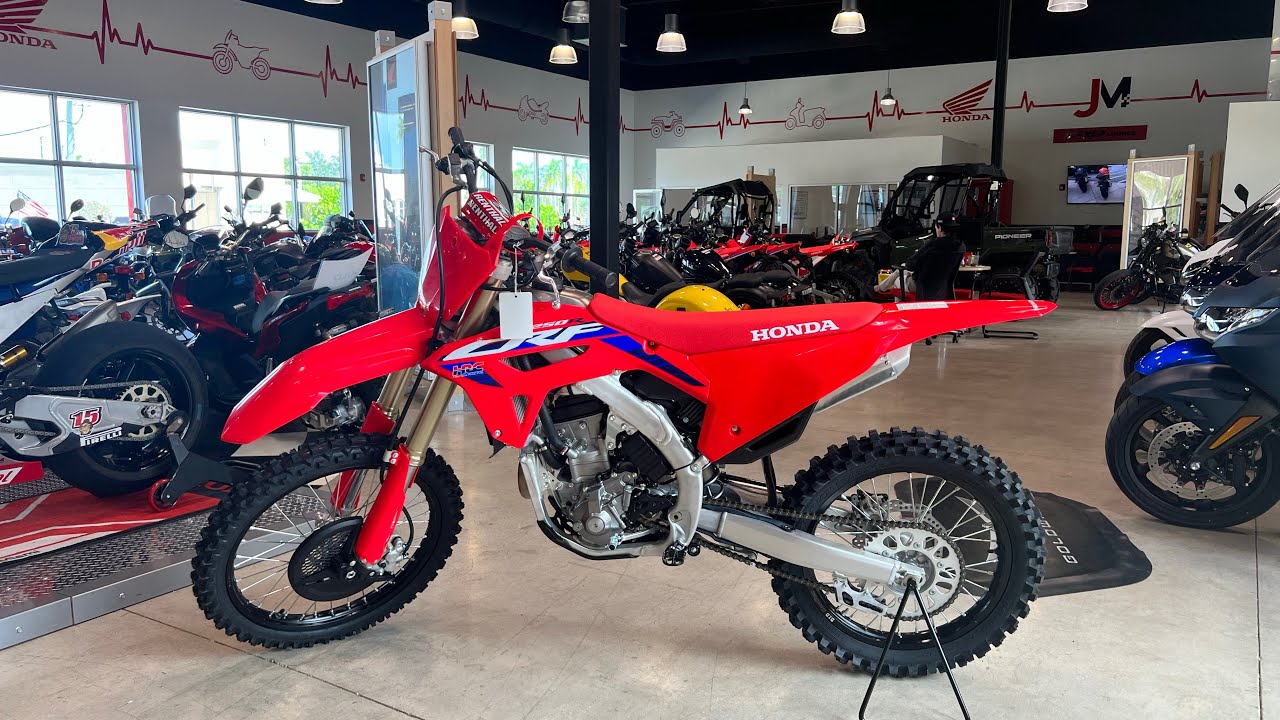 The New 2023 Honda CRF250R competition dirt bike start up and close up