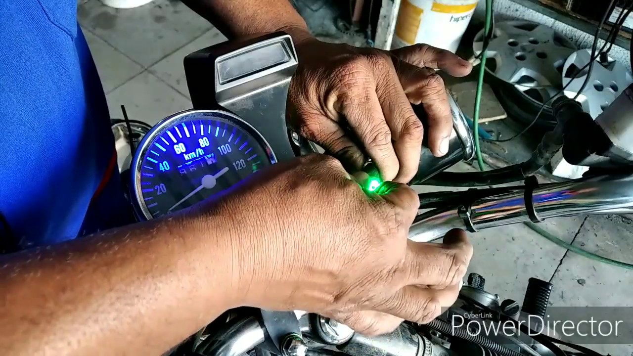 Como desmontar o painel da Suzuki intruder