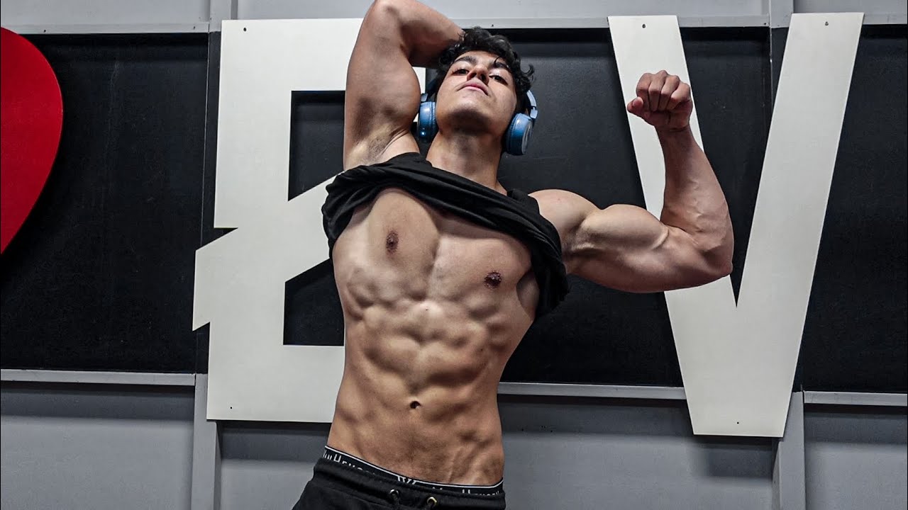 Training Back & Biceps w/ Aryan Khanna