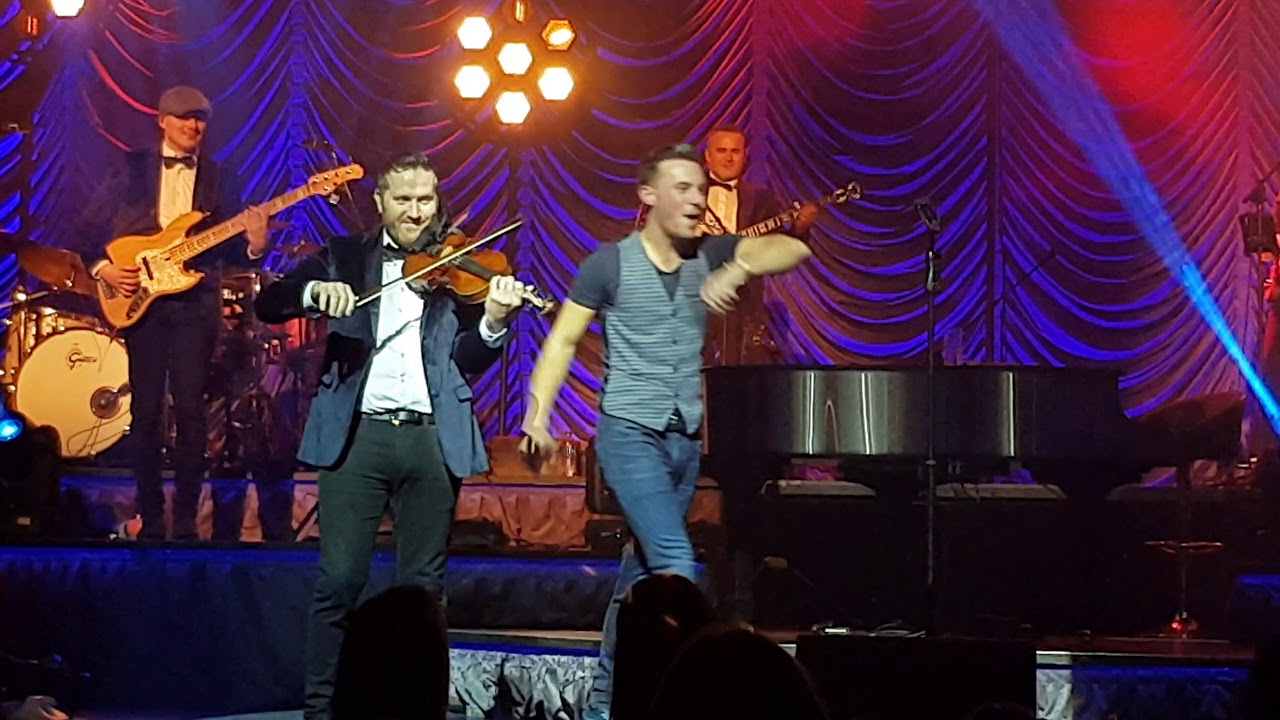 Nathan Carter - Thank God I'm A Country Boy - Live @ London Paladium