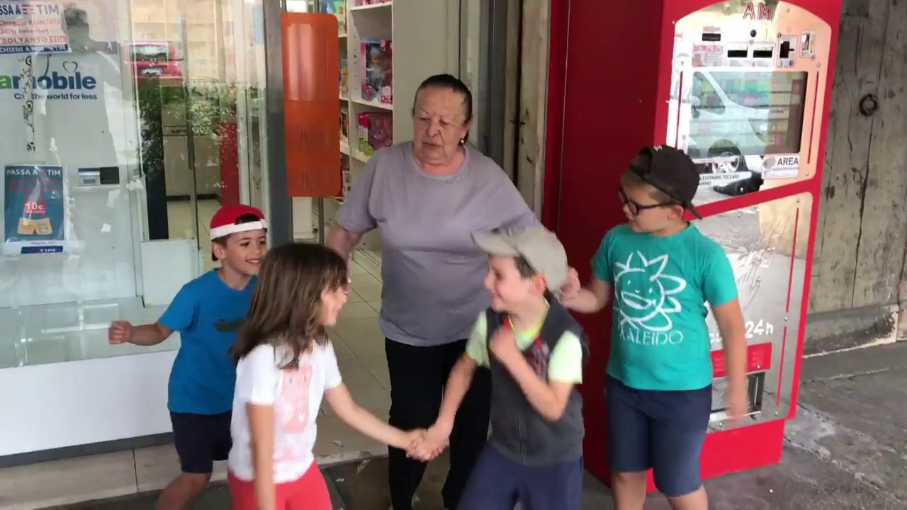 Bambini felici alla scuola d'infanzia Anselperga