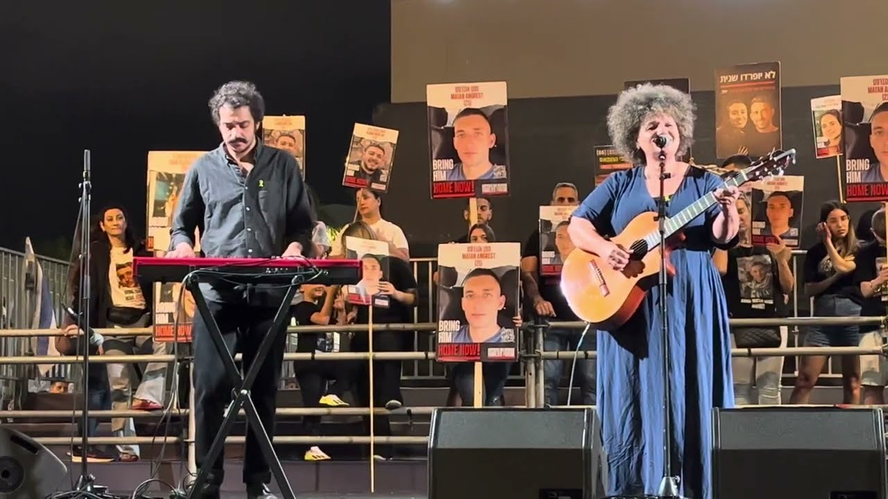 קרולינה  |  צל עץ תמר  |  כיכר החטופים, תל אביב  |  27.4.2024