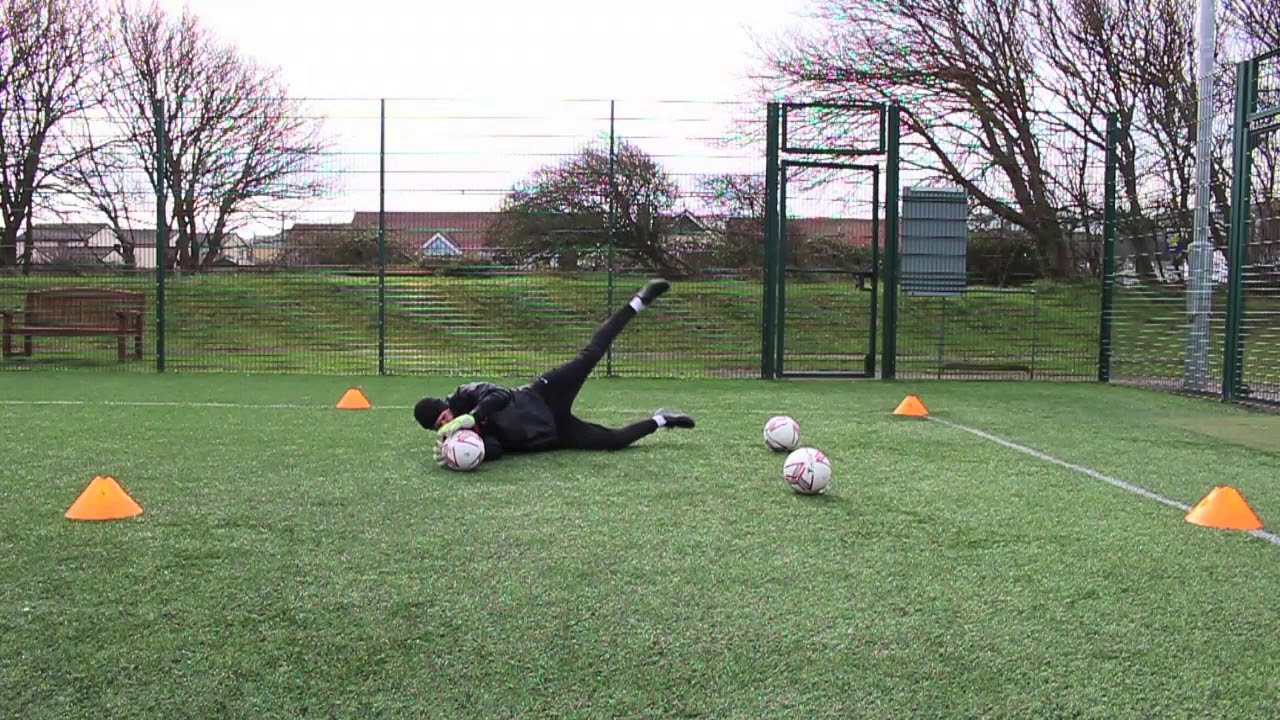 SOLO GOALKEEPER TRAINING | LOW DIVES