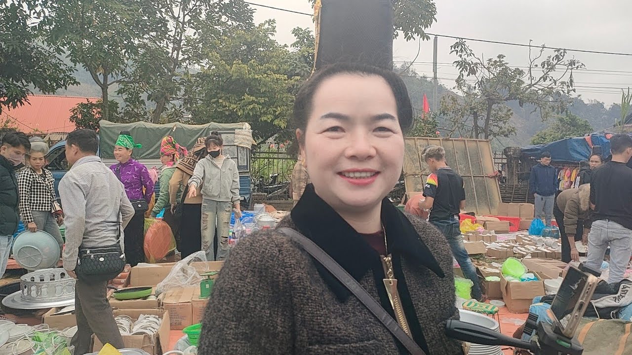 CHỢ Ở CHIỀNG BÔM NGÀY 30 TẾT 