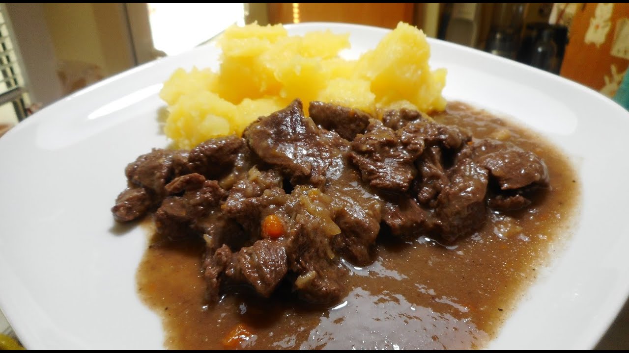Guláš z muflóna na víne. Recept z diviny je bez lepku