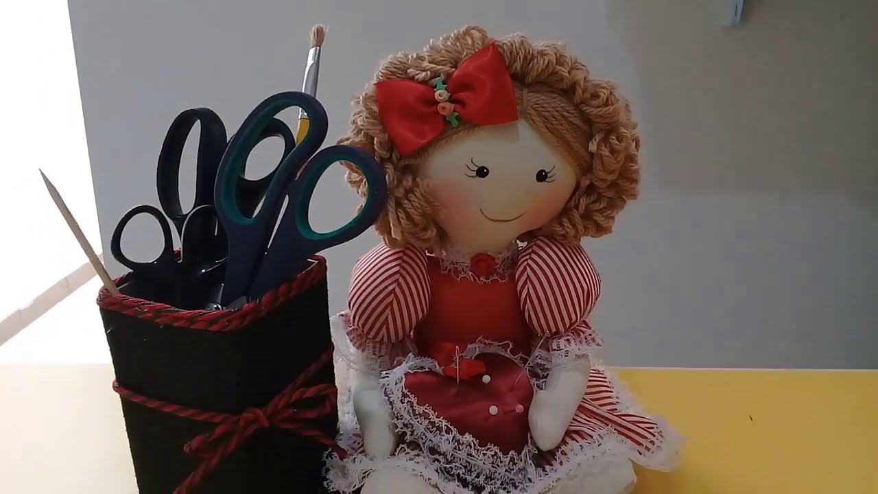 Boneca porta trecos com cx de leite