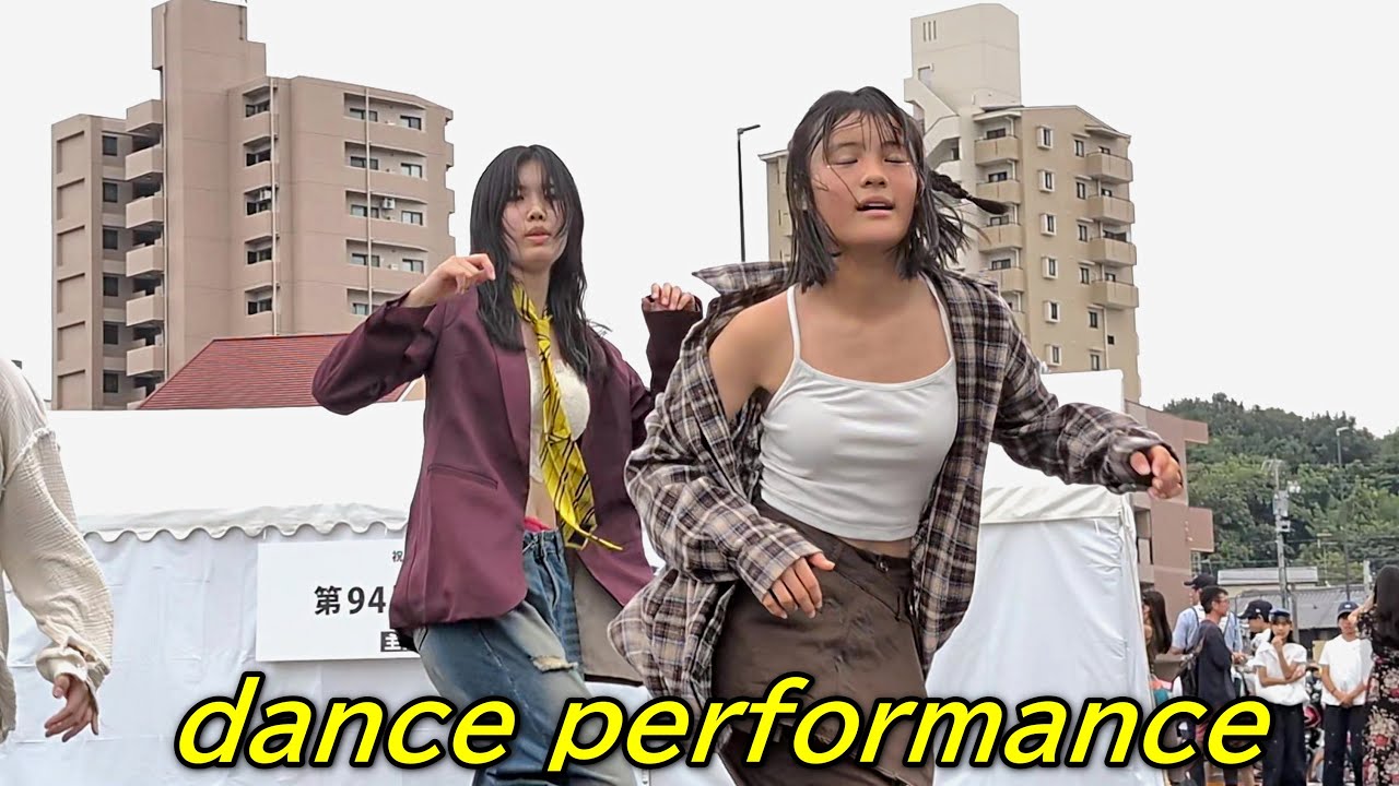 バラエティ豊かな衣装のダンサー/dance performance
