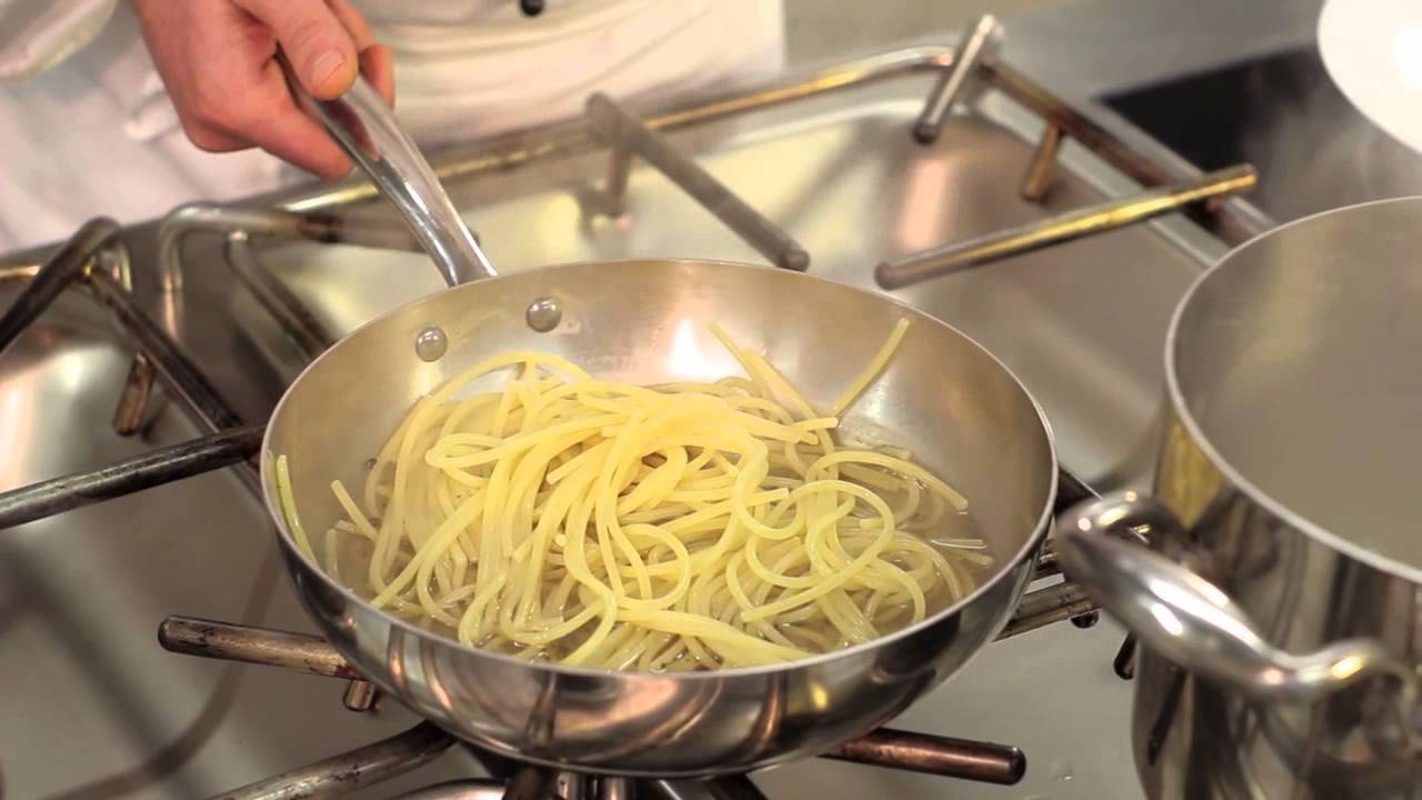 Spaghetti caci e pepi - I classici secondo lo Chef Angelo Troiani