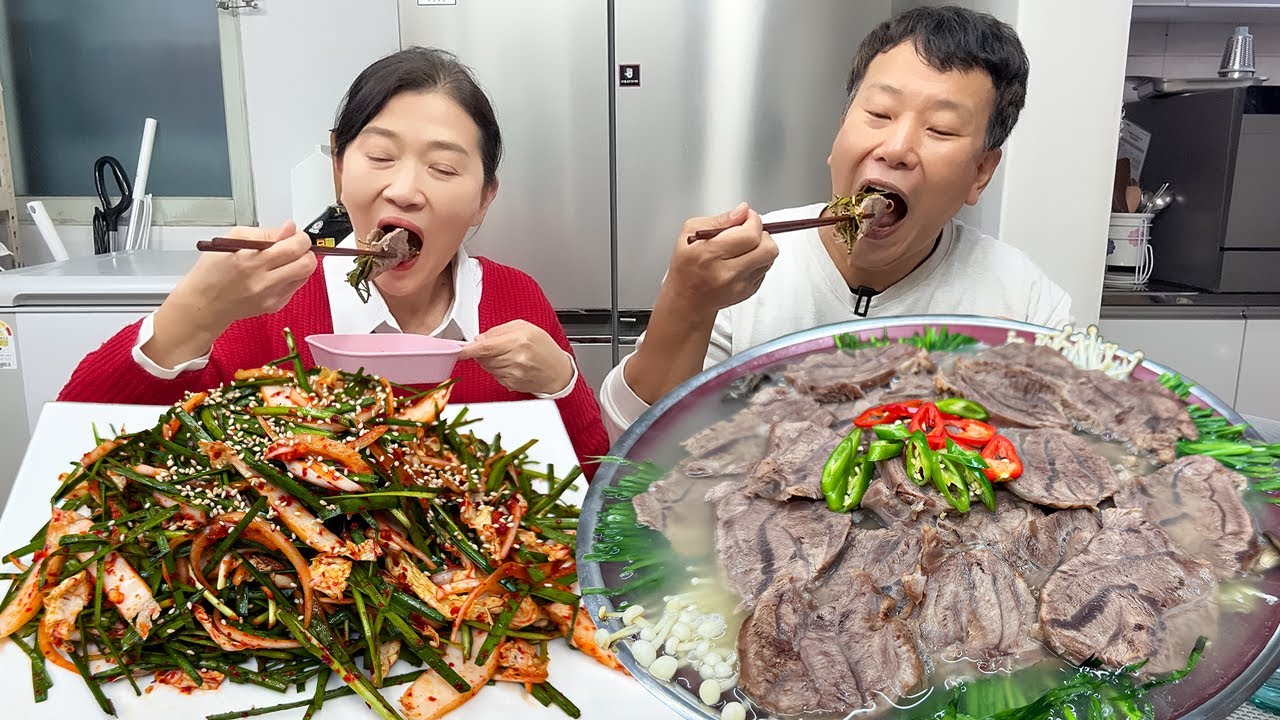부드러운 식감의 아롱사태 전골과 부추무침 먹방 😋