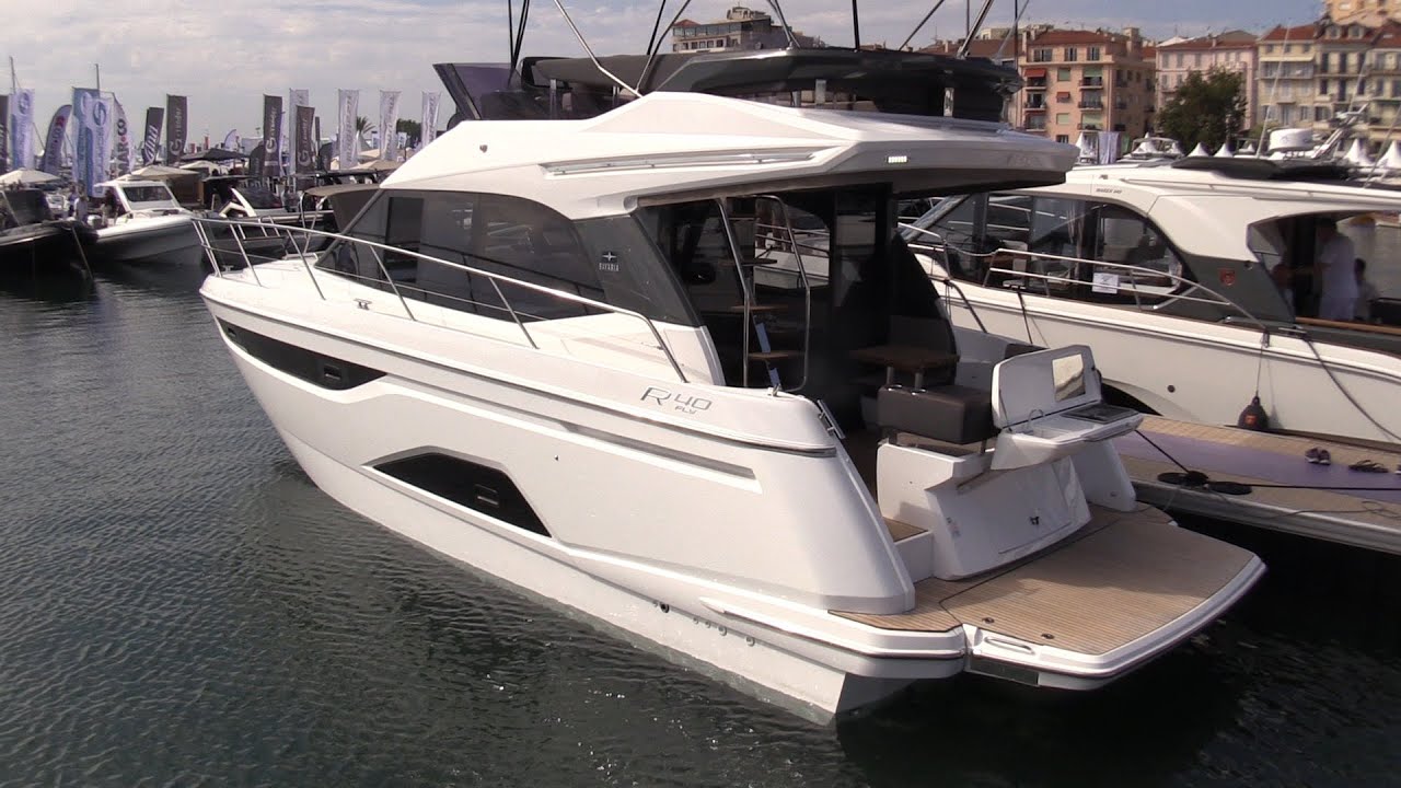 German Beauty ! 2024 Bavaria R40 Motor Yacht - Cannes Yachting Festival 2023
