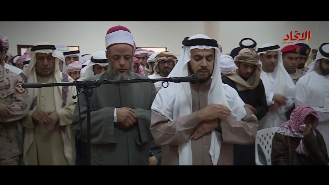 جموع المصلين يؤدون صلاة الجنازة على جثمان الشهيد أحمد المزروعي | صحيفة الاتحاد