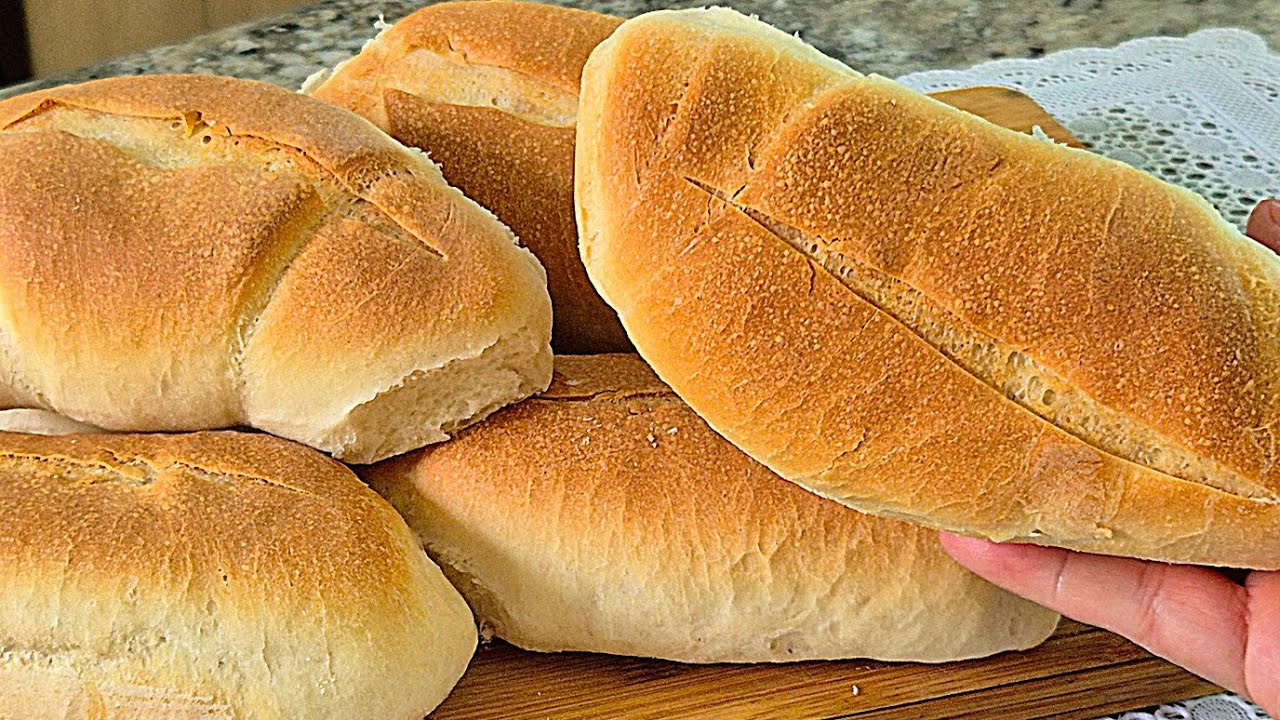 PÃO FRANCÊS feito EM CASA estou VICIADA EM FAZER ESSA RECEITA quase todo dia