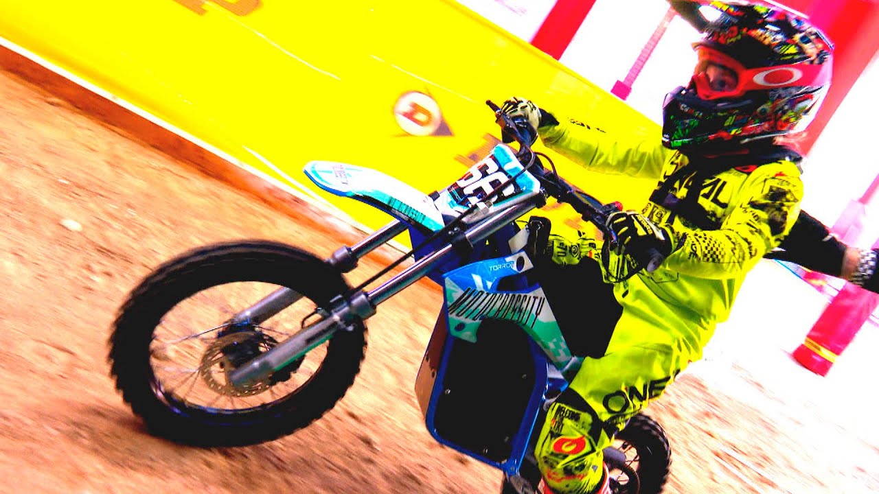 El primer circuito de motocross indoor del mundo en Torrejón