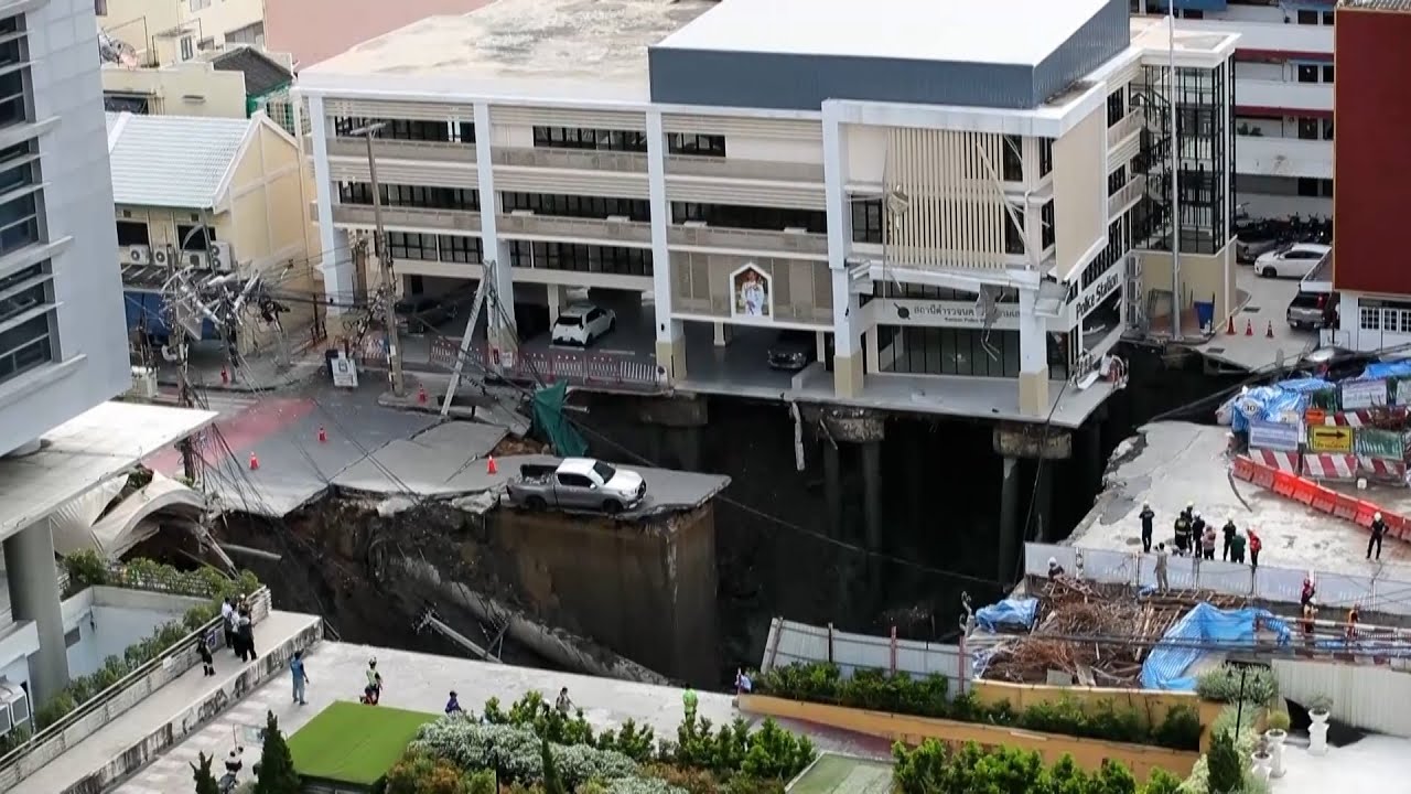 Un gran socav&oacute;n frente a un hospital de Tailandia obliga a evacuar a los pacientes
