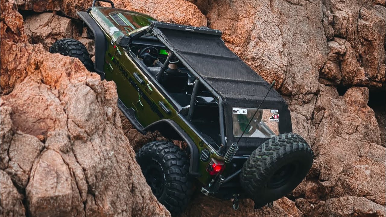 SCX10 III  AXIAL’S JLU JEEP RUBICON Taking On the tough Line’s