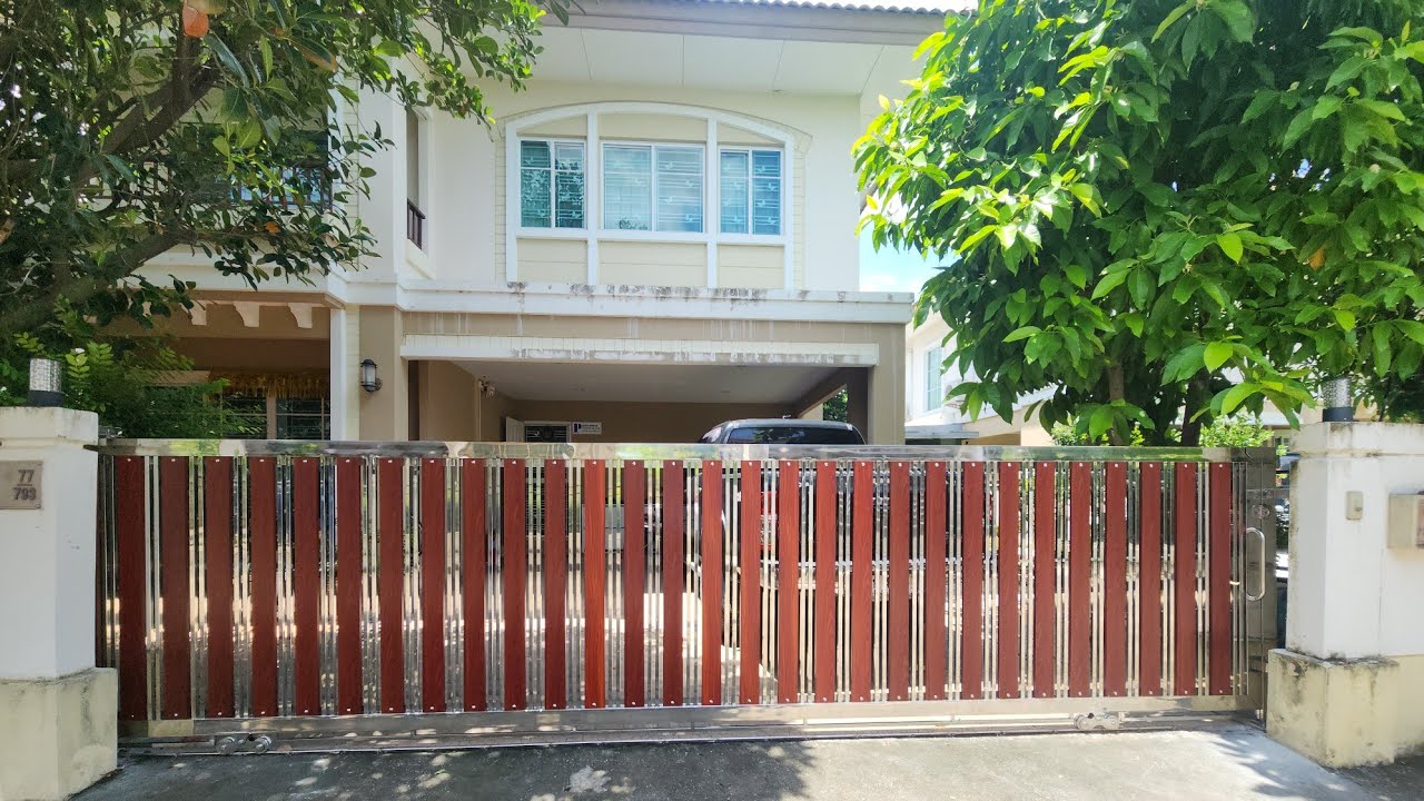 ประตู​สแตนเลส​บาน​เลื่อน​ผสม​อลูมิเนียม​ลายไม้​พร้อม​ติดตั้ง​