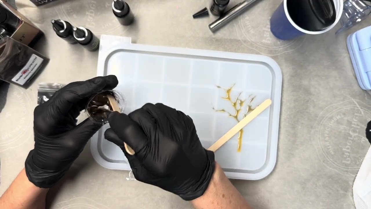 428- Today we are trying to see if we can paint a picture in uv resin? 