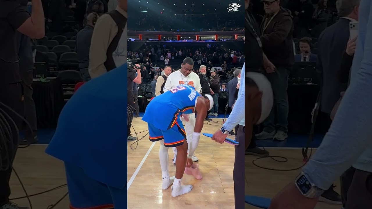 Shai hooked Tracy Morgan up with his game-worn kicks after the W 👟