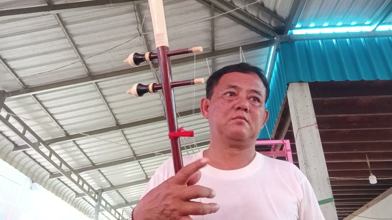 បទកន្សែងក្រហមបកស្រាយដោយអ្នកស្រីឈាន