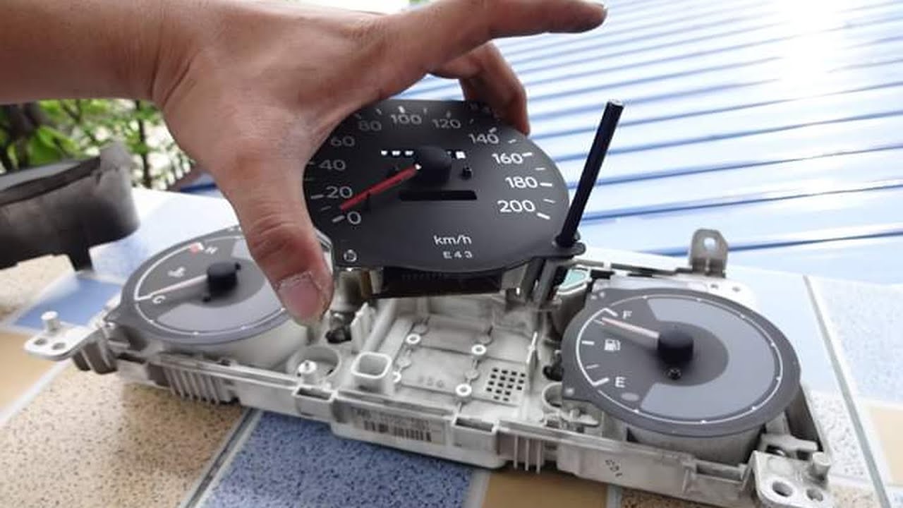 Replacing capacitor on Speedometer toyota corolla 2E