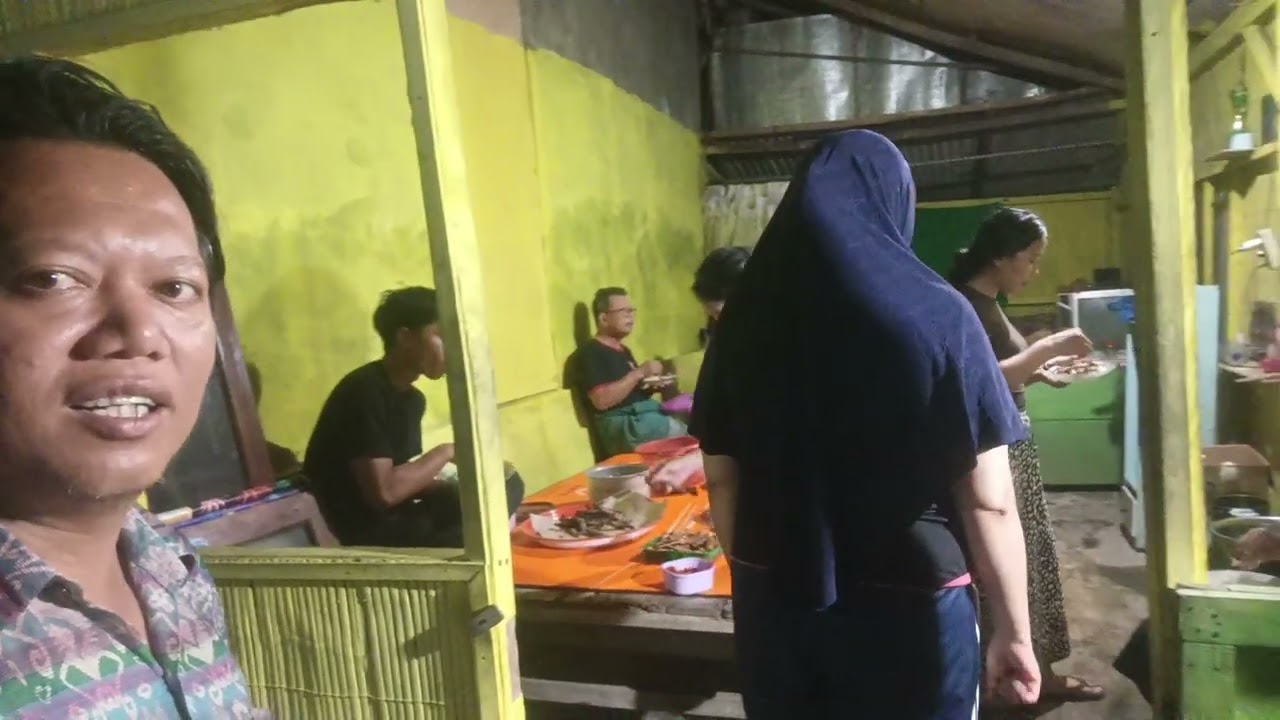 21. Makan bareng keluarga pas tahun baru